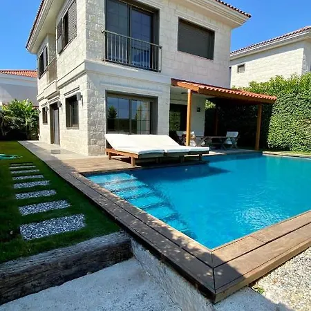☆neue Luxus-gartenvilla Mit Grossem Pool!☆ * Çeşme